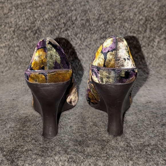 J Vincent Velvet Sculpted Wedge Heel Women's 8 - Picture 4 of 9